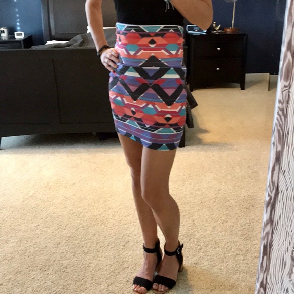 Colorful, stretch, Nollie brand mini skirt - Picture 4 of 4